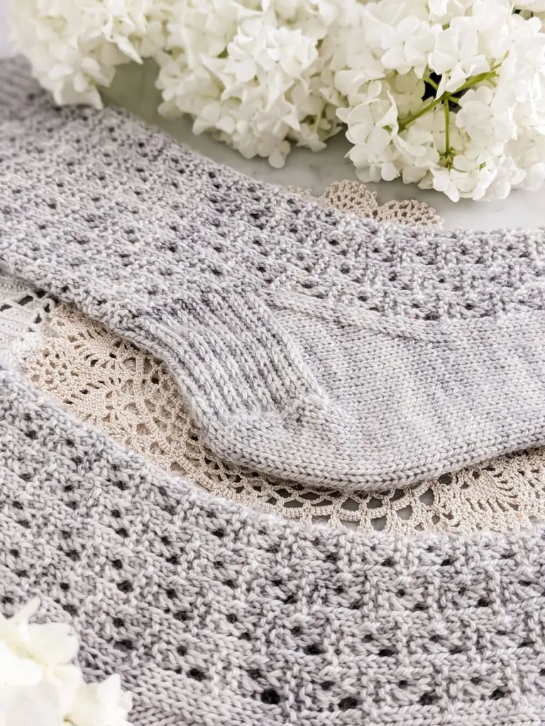 Free Sock Knitting Pattern: Simple, Dainty Texture - A Bee In The Bonnet