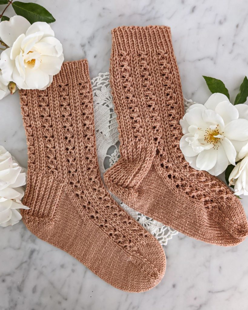 Free Sock Knitting Pattern: Simple, Dainty Texture - A Bee In The